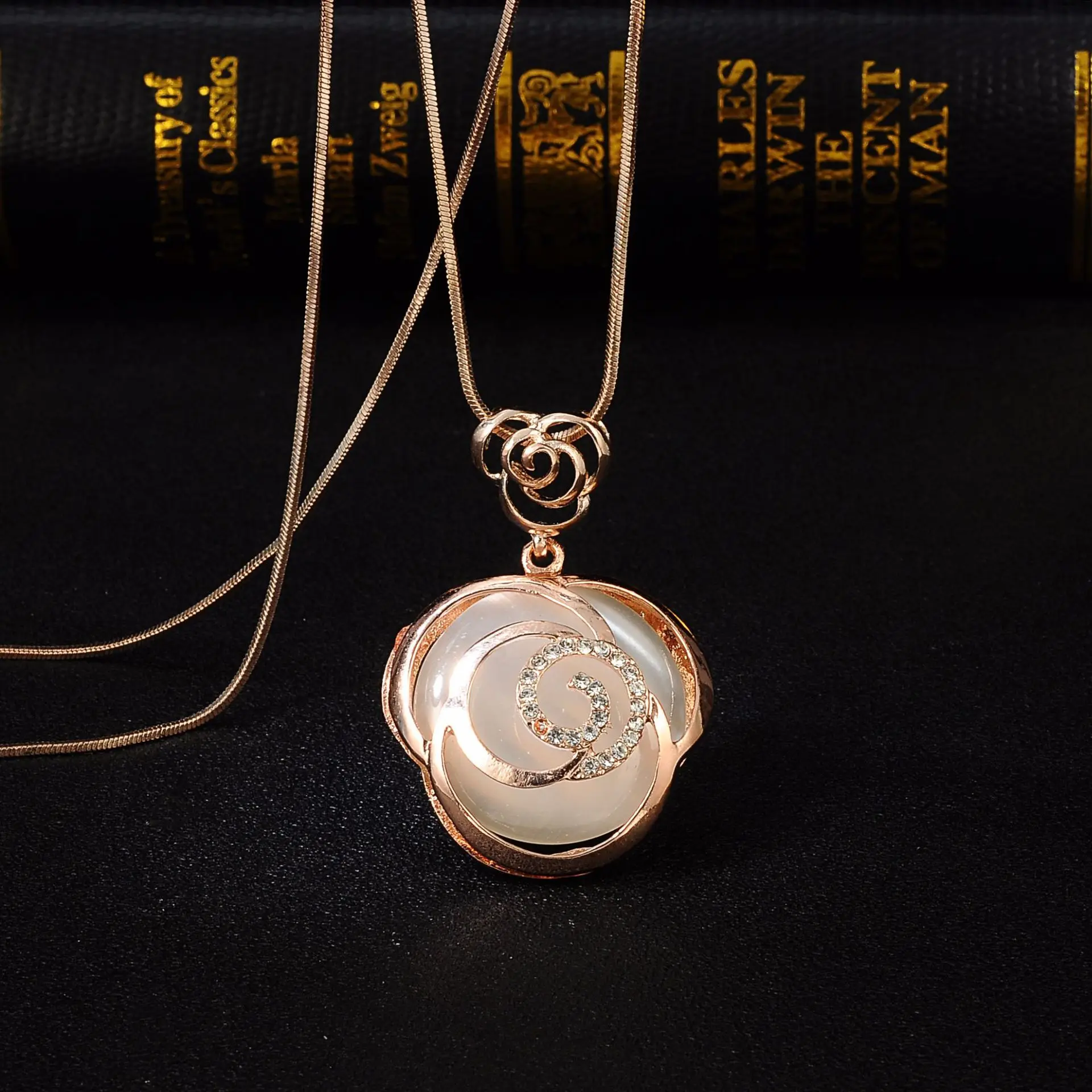 Женская ажурная цепочка на свитер с цирконом длинное ожерелье розой модное