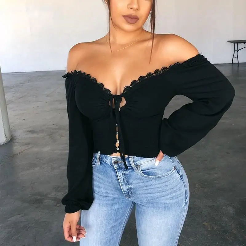 Весенняя кружевная блузка с глубоким вырезом и открытыми плечами женская