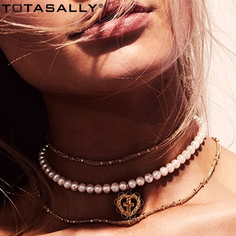 

TOTASALLY New Arrival Elegant Simulated Pearl Beaded Choker Necklaces Baroque Heart Hand Stone Pendant Women Necklaces
