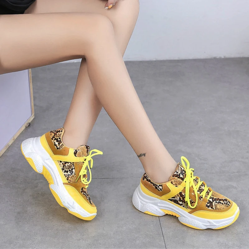 Женская обувь для бега стильные кроссовки на толстой подошве женские из змеиной