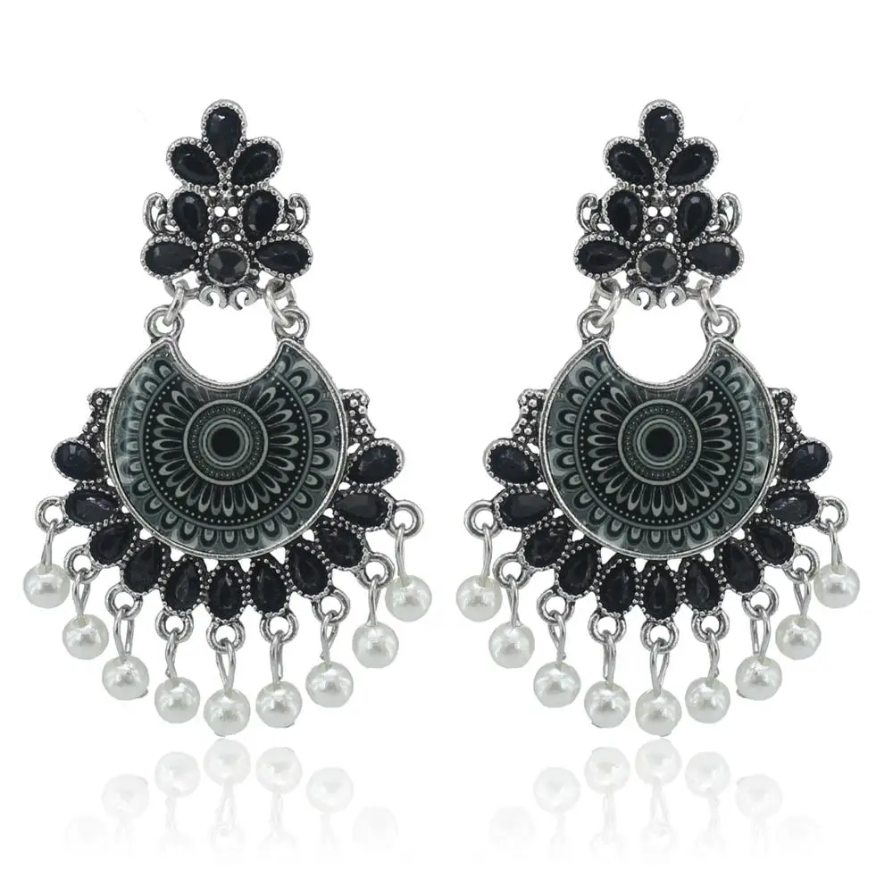 Этнические женские золотые серьги Джхумка в индийском стиле с подвесками из бубенцов, кистями и бижутерией Hippie Tribe Boho.