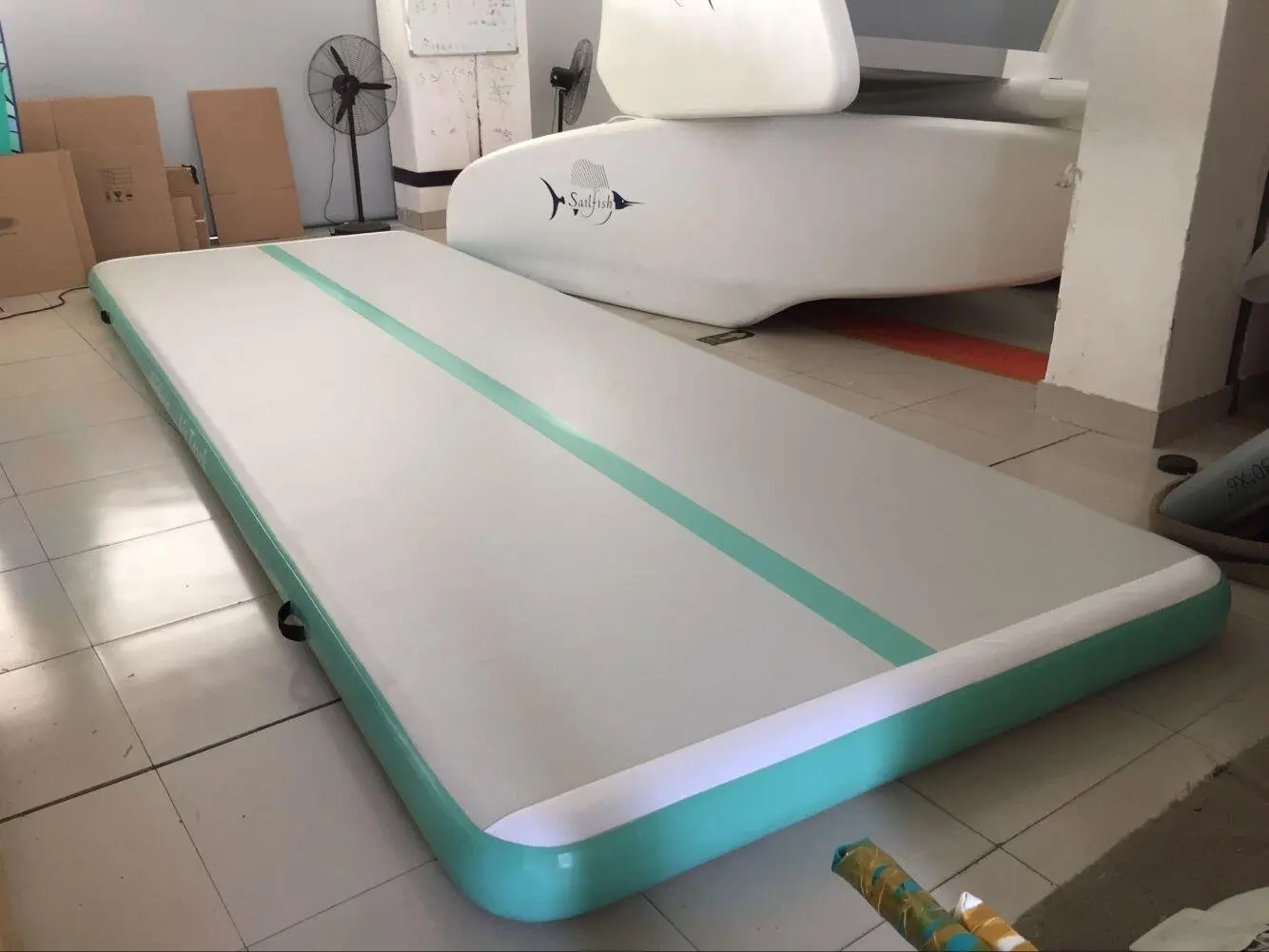

IT Stock Inflatable Air Tumbling Track for Gymnastics Tumble Mat 6*1*0.2m Air Floor For Training/Fitness/Water Fun With a Pump