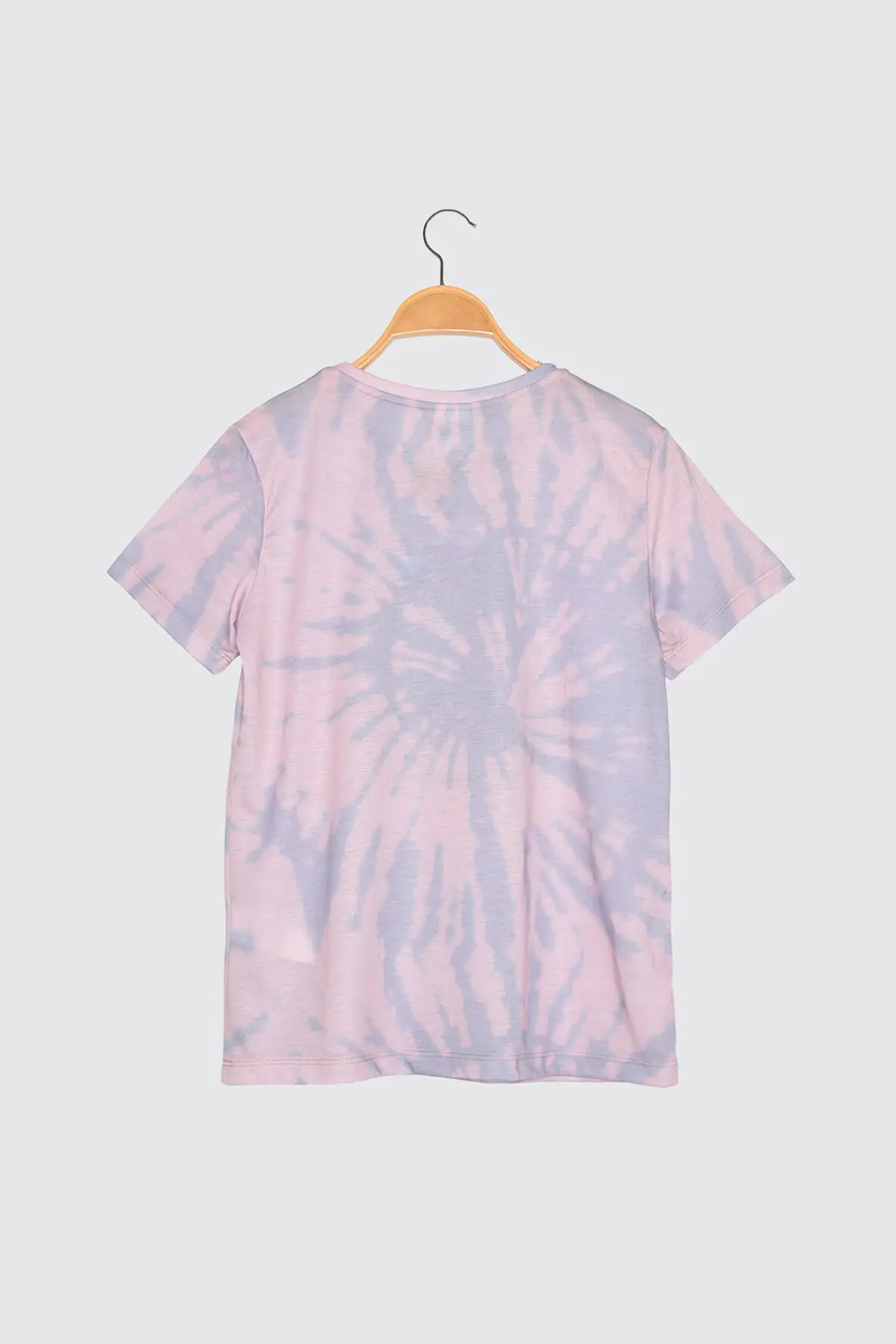 

Trendyol Tweety Licensed Tie Dye Printed Basic Knitted T-Shirt TWOSS21TS0566