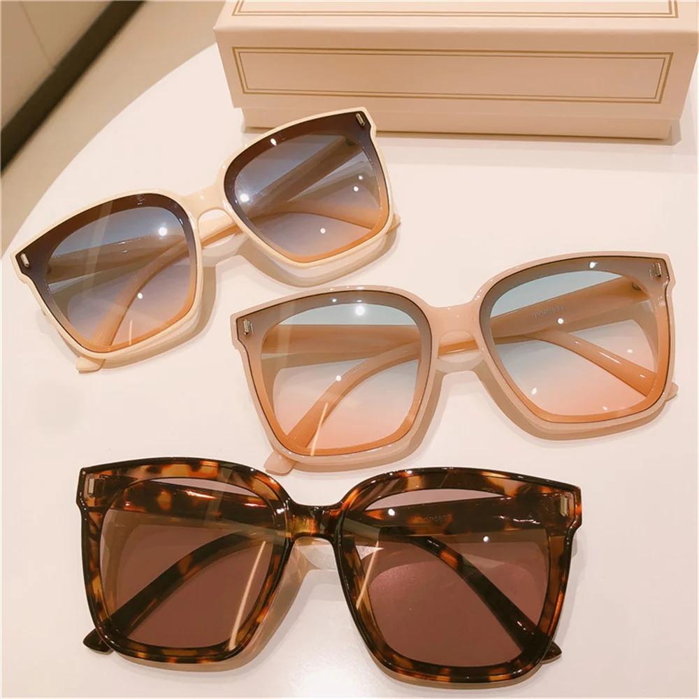 

Солнцезащитные очки с защитой от ультрафиолета UV400 женские, корейские солнцезащитные аксессуары для круглого лица, в стиле ретро, квадратны...