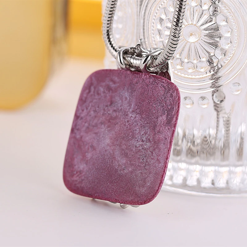 

Flawless Lady snake-shaped short necklace purple blue resin square pendant exquisite necklace dress accessories D00505