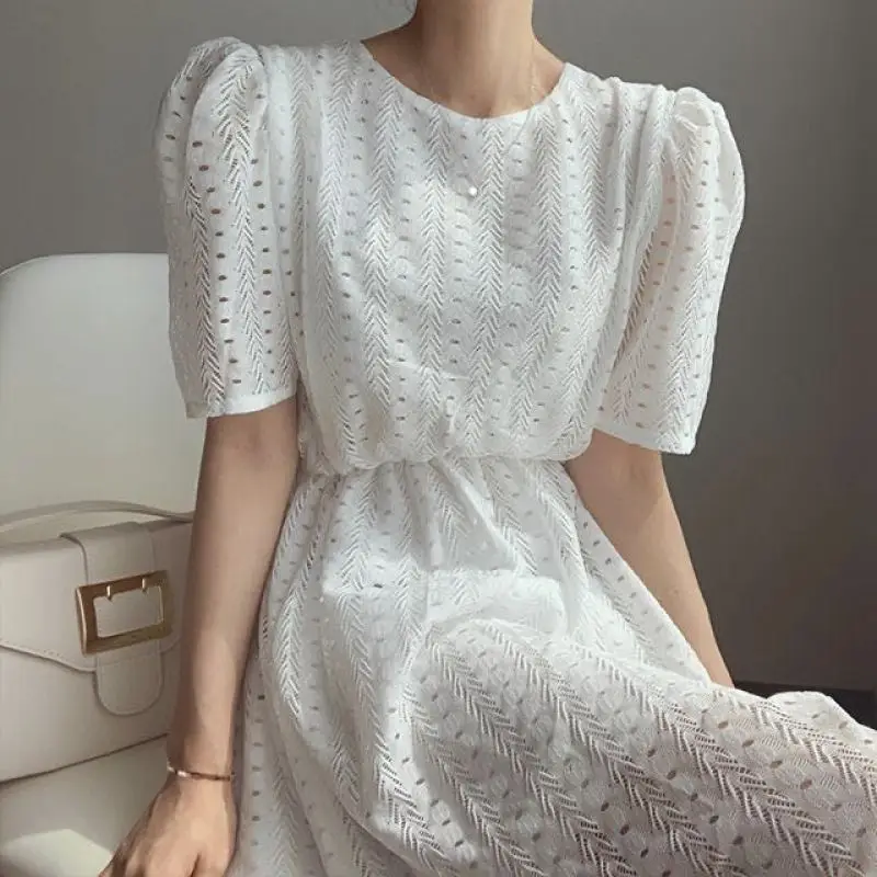 Женское винтажное кружевное платье белое ажурное трапеция с высокой талией