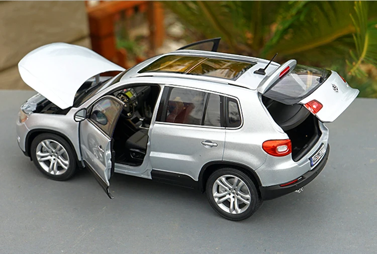 1/18 оригинальная модель автомобиля с литым давлением Norev Volkswagen VW Tiguan (серебристый)
