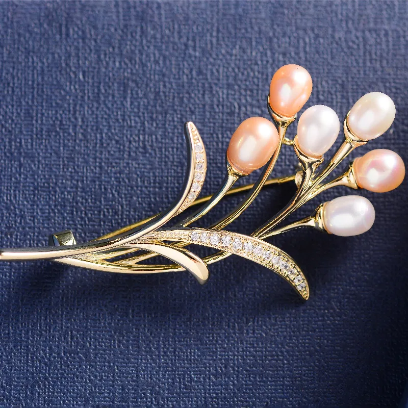 

High Quality Gold Plated Metal Flower Coat Suit Lapel Pins Fashion Elegant Luxury Natural Freshwater Pearl Brooches For Women