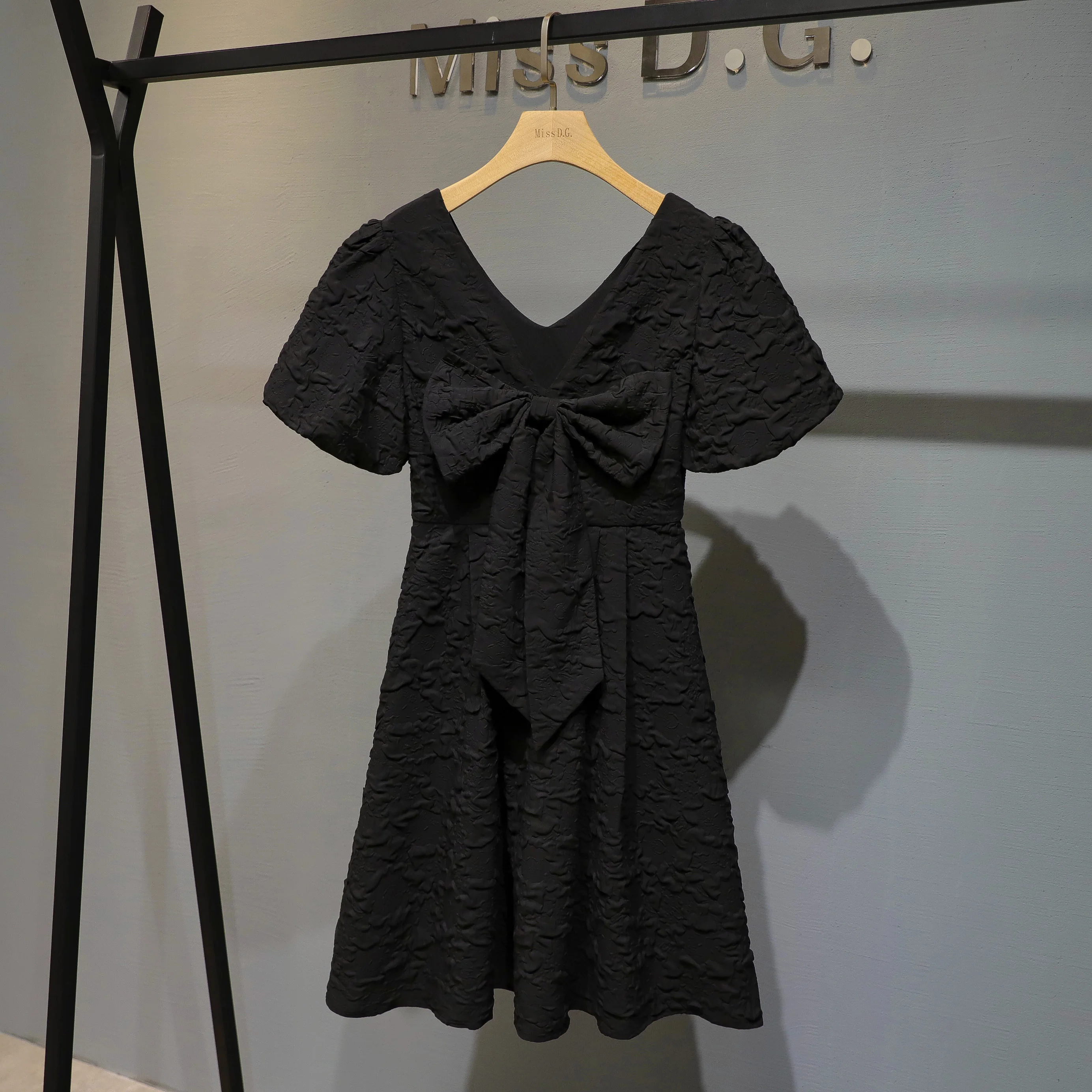 

Big Bowknot V-neck Women Sexy Club Black Dress Summer 2021 Designer Runway Fashion Jacquard A-line Puff Sleeve Mini Dresses
