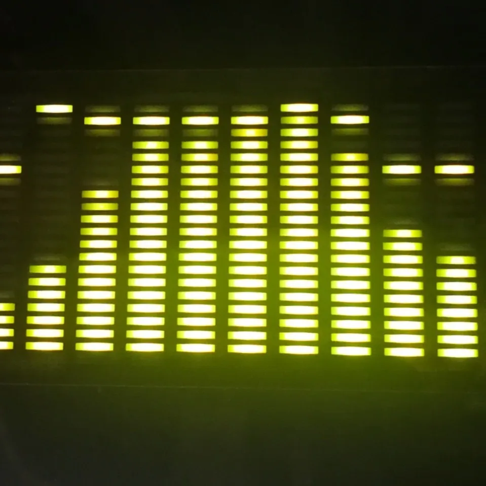 Полноцветные настольные украшения с музыкальным спектром автомобильные часы