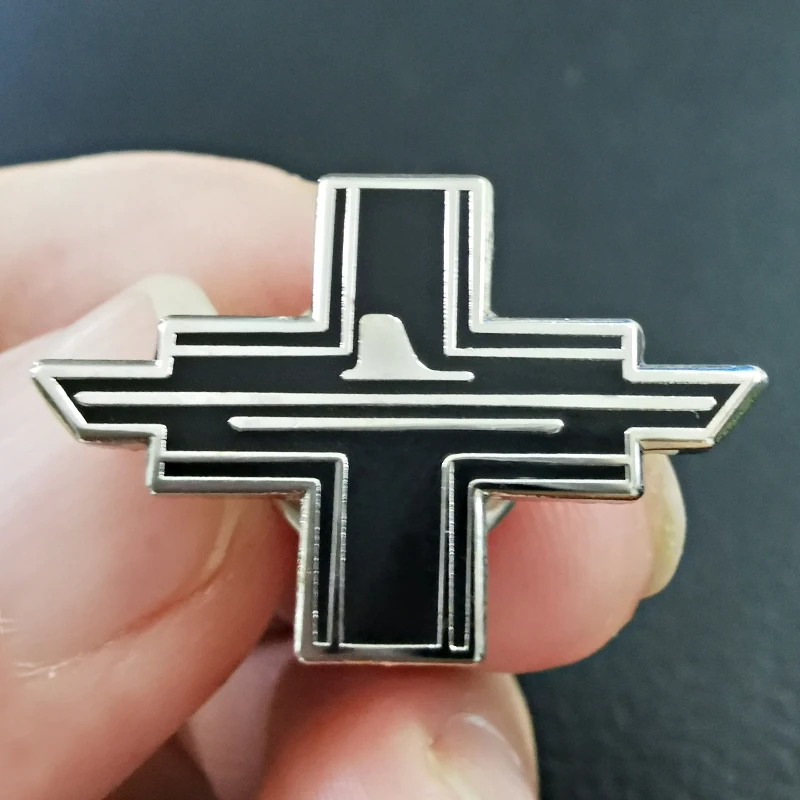 Булавка в виде черного Креста с немецкой флотилией | Украшения и аксессуары