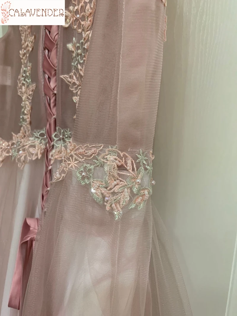 

Real Pictures Sweet V-Neck A-Line Pink Prom Dresses Lace Appliques High Low Evening Dresses Pearls Beading Petite Formal Dresses