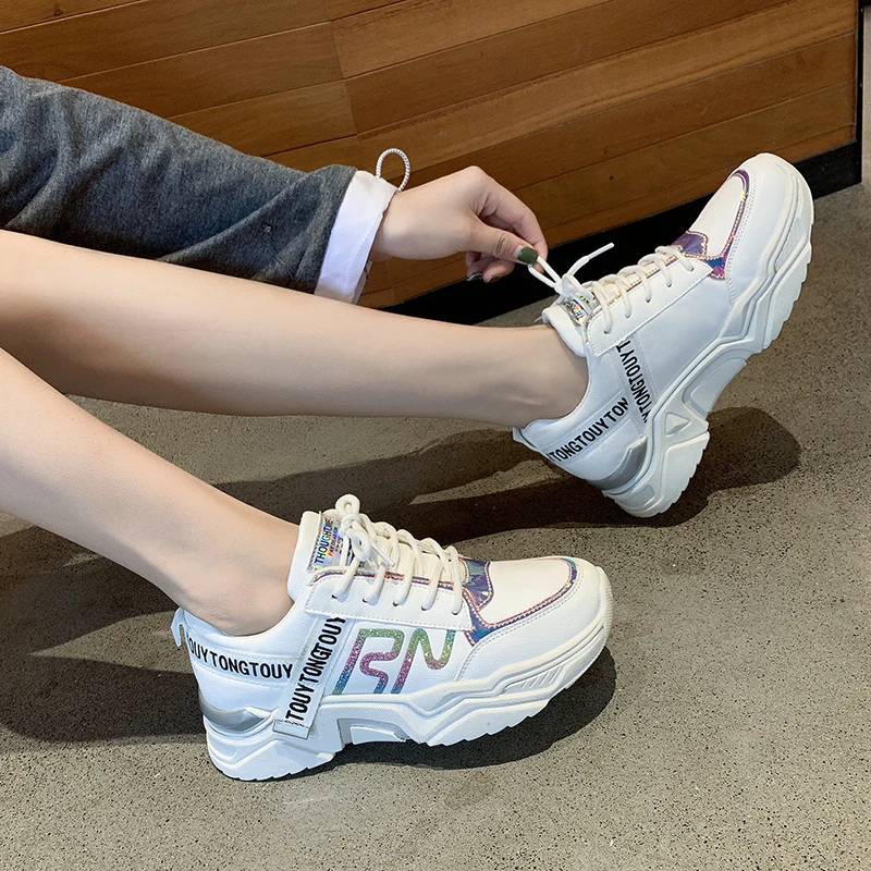 Женские кроссовки INS стиль увеличивающие рост зеленые белые удобные для бега на