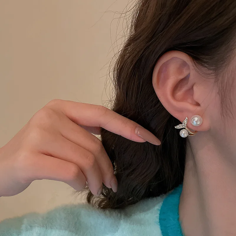 

Personalized Exquisite Pearls Stud Earrings Cute Gold Color Curve Fishtail Animal For Women Stylish Jewelry Personality Gift