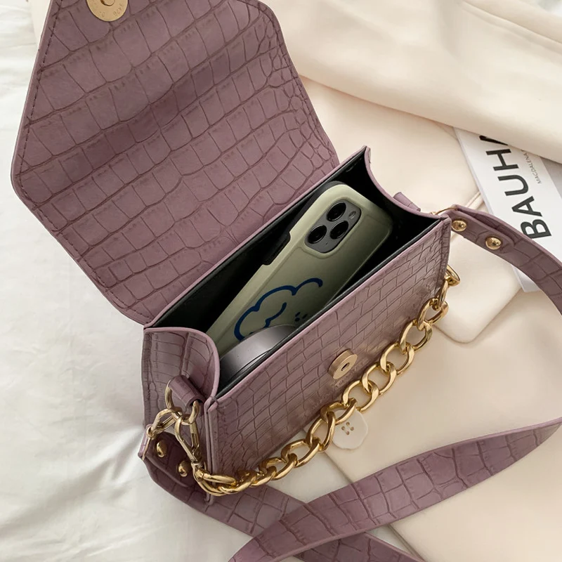 

Crocodile Pattern Chain Crossbody Bag For Women PU Leather Shoulder Bag Small Flap Bag Elegant Messenger Bag Designer Lady Purse