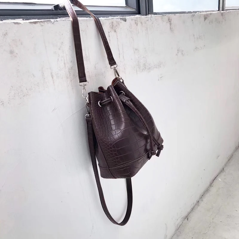 Повседневные женские сумки на шнурке из крокодиловой кожи брендовые