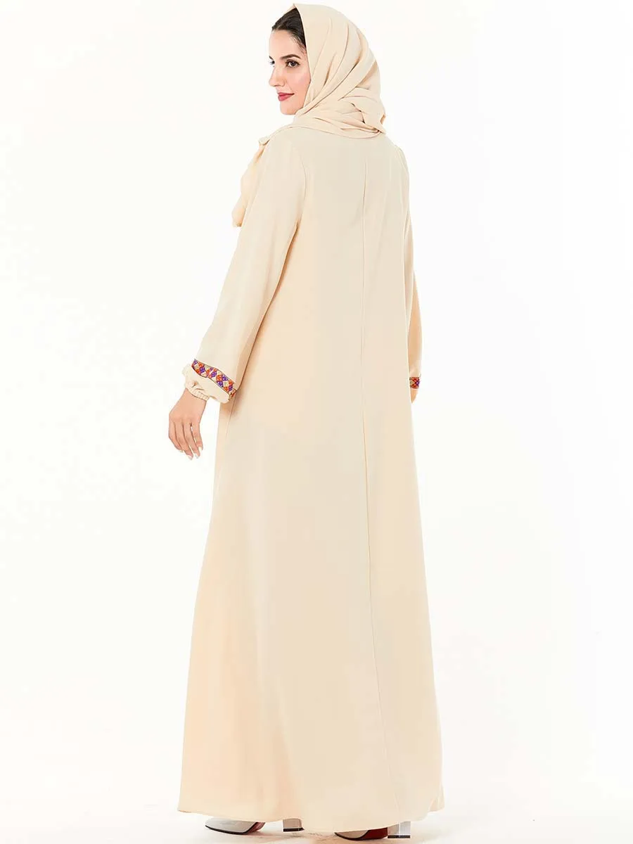 Мусульманское платье для женщин на Ближнем Востоке элегантное с вышивкой