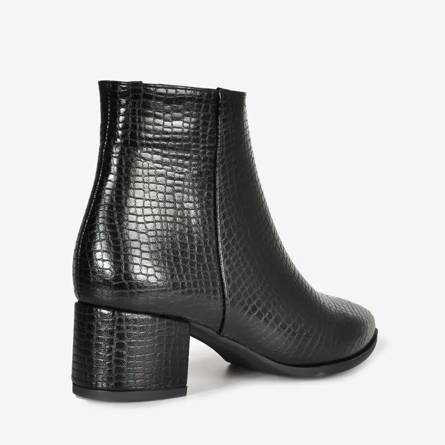 

Women Boots Mink Shoes Women Black Crocodile Boots Vzn20-003K