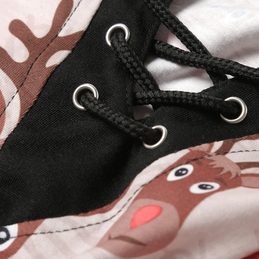 Женская блузка с круглым вырезом расклешенными рукавами и принтом