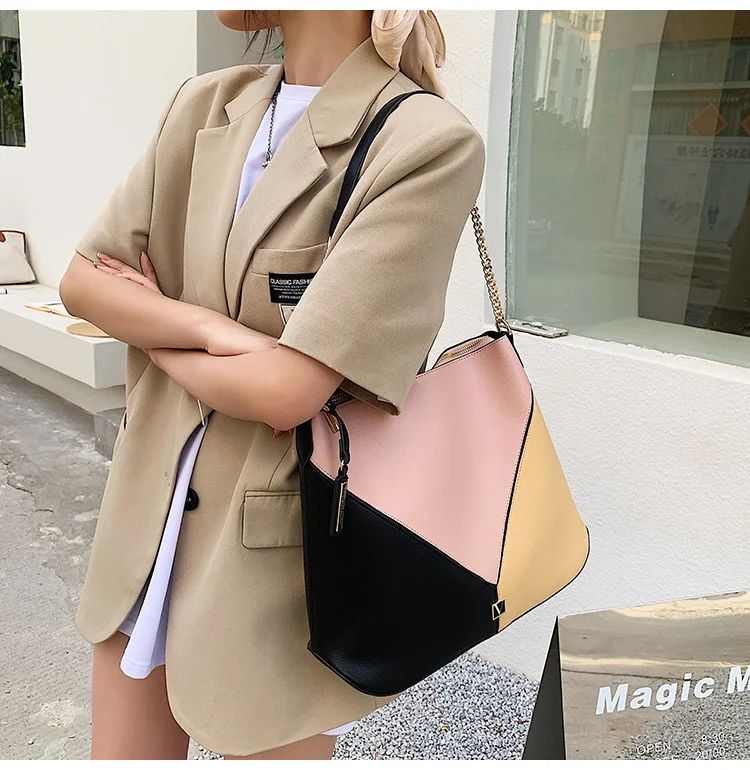 

Fashion handbag 2021 new minimalist fashion black V shoulder bag large-capacity handbag contrast portable storage bag.