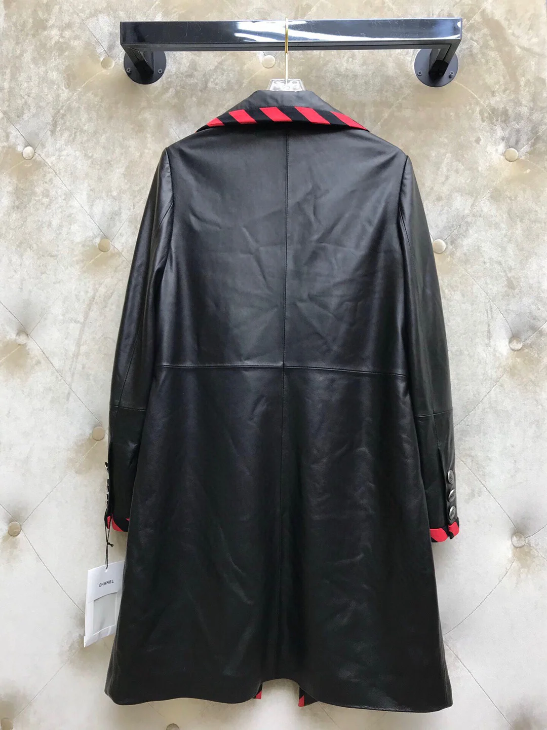 

red black stripes patchwork 100% sheepskin leather long trench coat women runway design turn-down collar open stitch overcoat