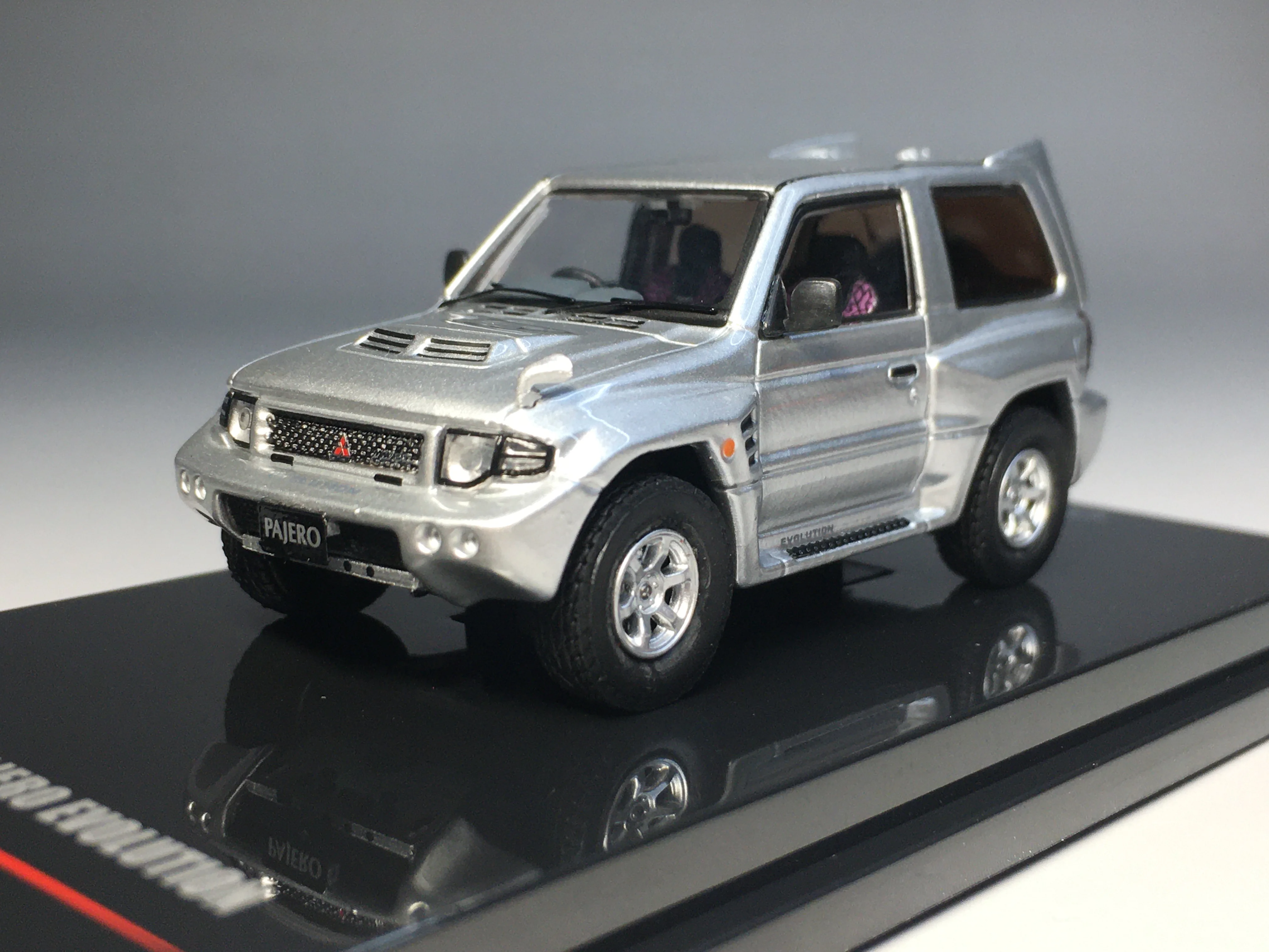 

Коллекция литой модели автомобилей Inno 1/64 Mitsubishi Pajero Evolution