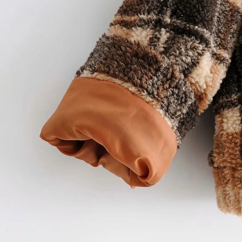 Куртка-тракер женская зимняя коричневая в клетку короткая теплая осенняя -