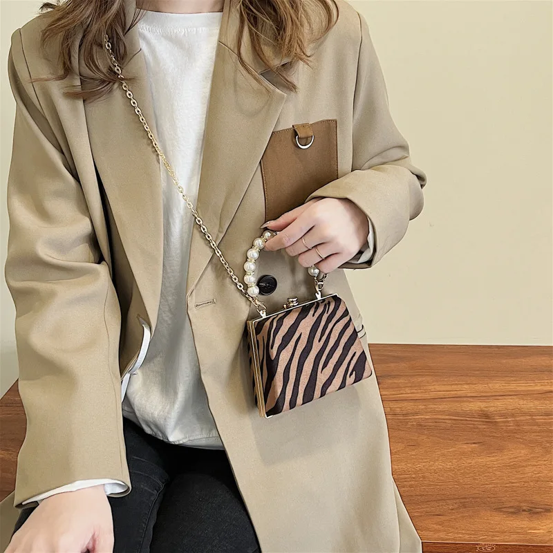 

New Leopard printing small box package pearl handle box handbag mini shoulder bag Women Messenger bag tide package