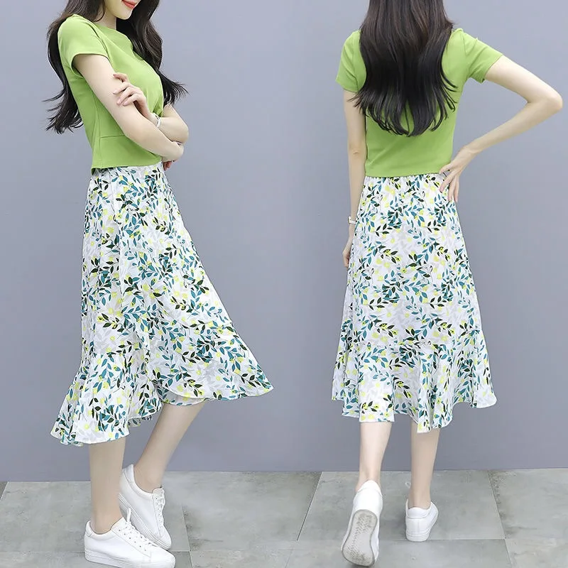 Женский комплект из футболки и юбки с изящным принтом Повседневная Милая одежда