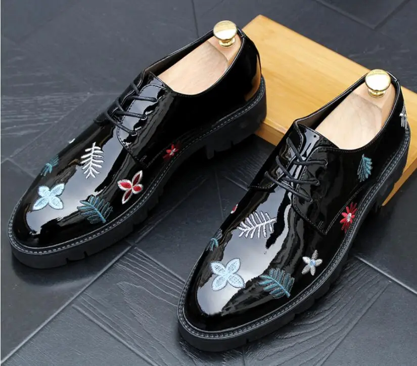 Мужские модельные туфли из лакированной кожи с вышивкой мужские деловые кожаные