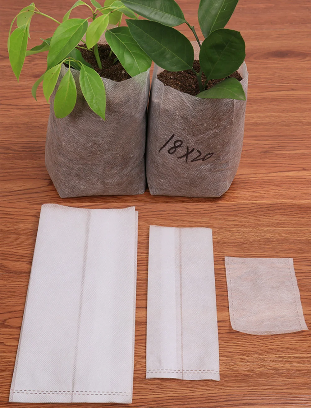

100Pcs Non-woven Seedling Pots Eco-Friendly Nursery Bag Plant Grow Bags Fabric Pouch Planting Bags Different Sizes Biodegradable