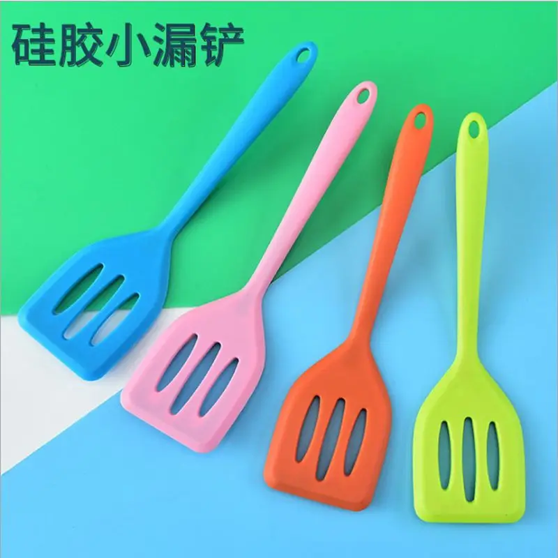 Набор кухонных кастрюль для жарки яиц маленькое размешивание похоже на