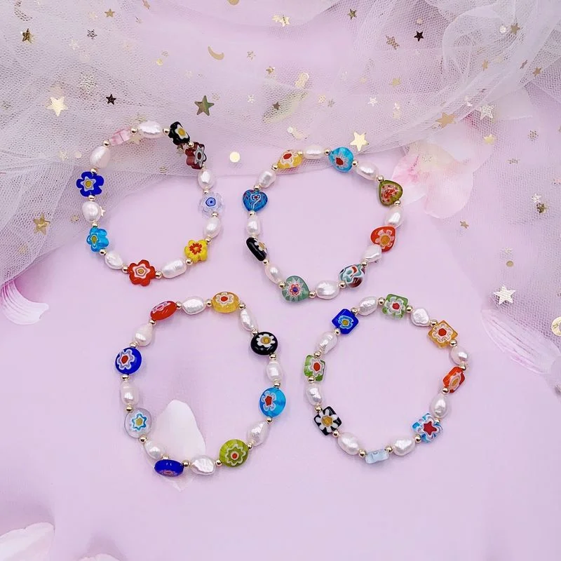 

LOVOACC Stylish Multiple Colorful Glass Flowers Daisy Charm Bracelets for Women Irregular Freshwater Pearl Elastic Bracelet 2021