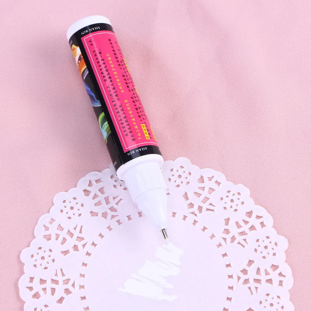 

Car Paint Scratching Repair Touch Pen Concealing Tool (White)
