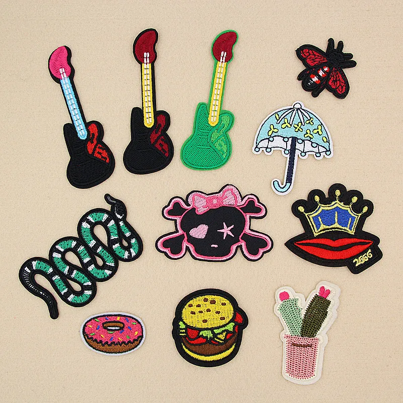 Один комплект нашивки вышивка пчела корона продукты Череп Змея для сумки шляпа