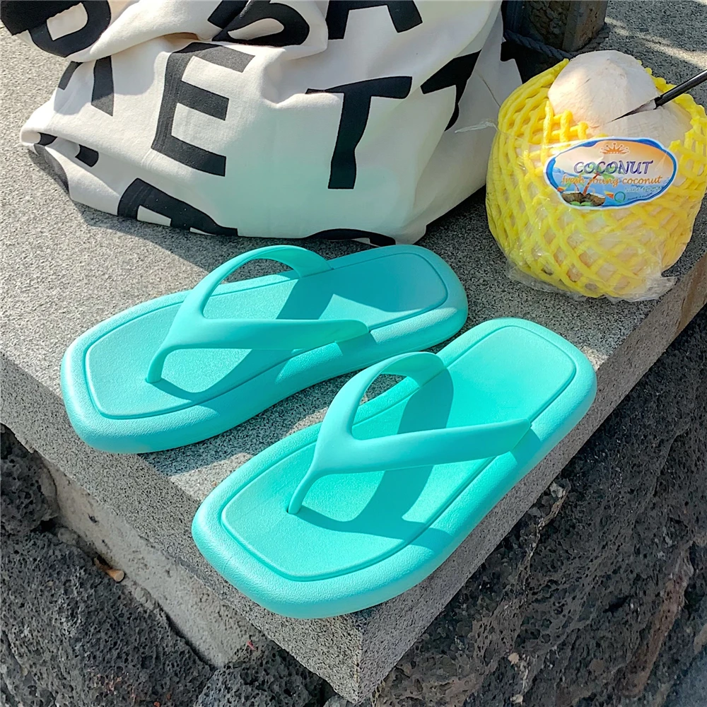 

Fashion Flat Soft Bottom Comfortable Non-Slip Ladies Flip Flops Summer Simple Solid Color Casual Beach Shoes For Outer Wear.