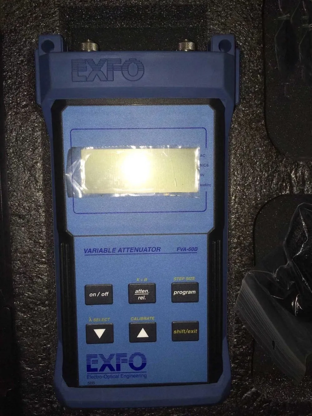 Оптоволоконный аттенюатор EXFO DHL/FVA-60A FVA-60B |