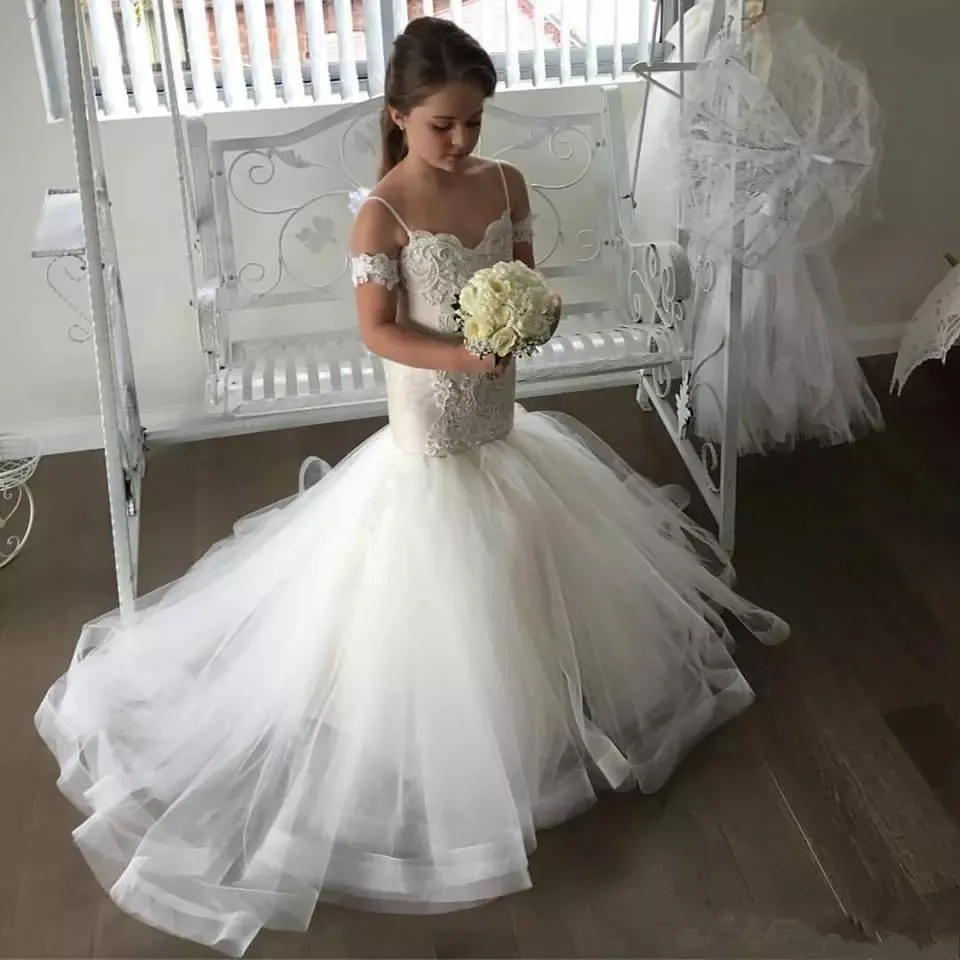

Spaghetti Straps Flower Girl Dresses For Weddings Ball Gown Tulle Appliques Beaded Long First Communion Dresses For Little Girls
