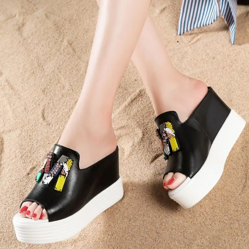 CoolCept/женская летняя обувь Босоножки на танкетке из натуральной кожи с принтом