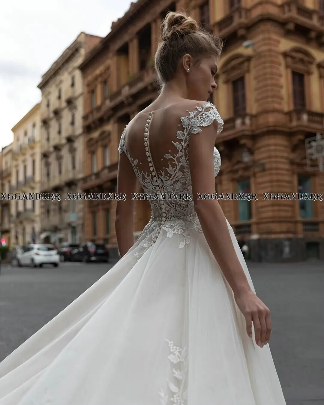 

Elegant A Line Lace Wedding Dresses 2021 O Neck Appliques Illusion Back Bridal Gowns with Button Plus Size Vestido de Noiva