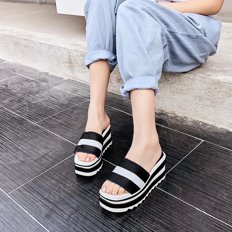 Женские босоножки на платформе DORATASIA брендовые сандалии танкетке пляжная обувь