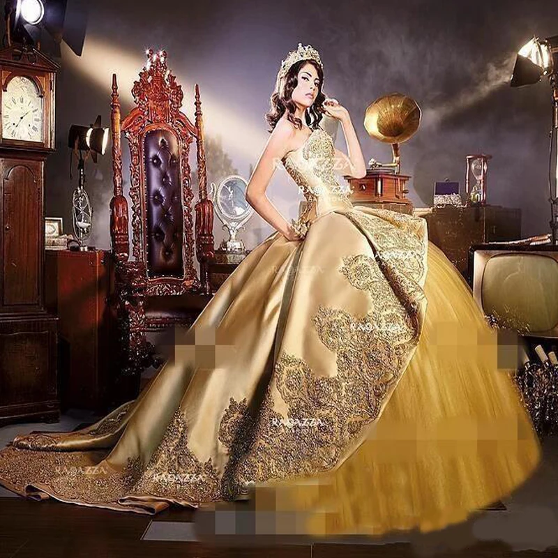 

2022 Gold Embrodiery Appliques gothic Quinceanera Dresses with Detachable cathedral train Sweet 16 Birthday Party Pageant Masque