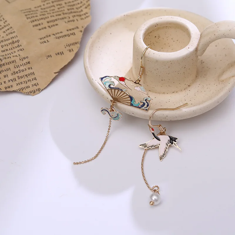 

Chinese Style Folding Fan Modeling Crane Cloud Hanging Dangle National Style Earrings for Women Hollow Asymmetric Metal Jewelry