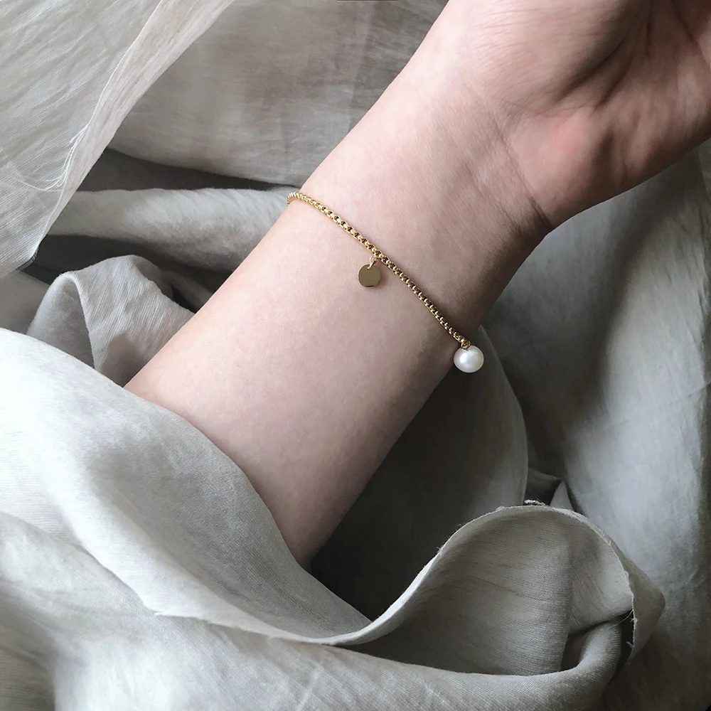 

Fashion Jewelry Gold Plated Pearl Pendant Bracelet Stainless Steel Non Tarnish Round Tag Pendant Bracelet