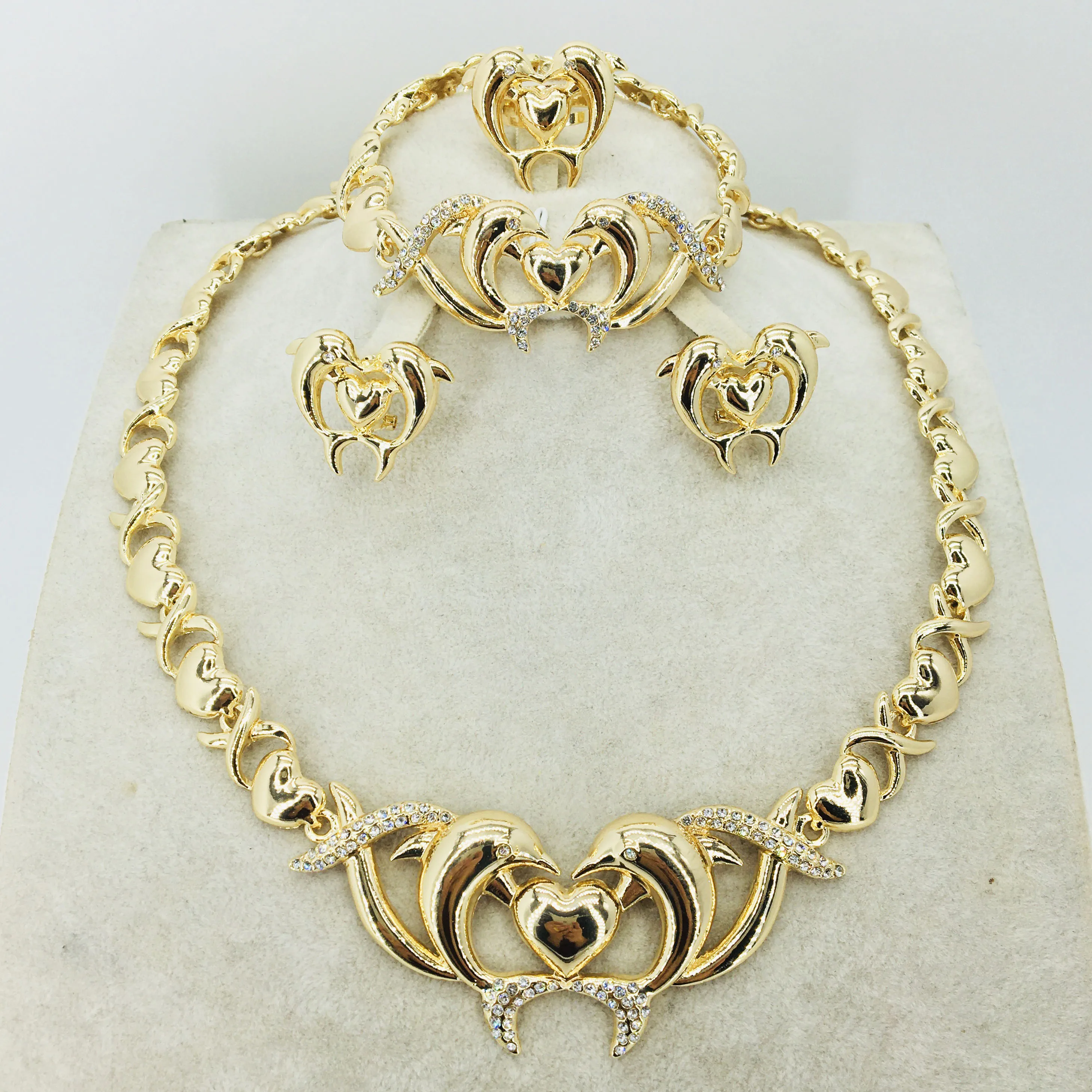 

Bridal gift fashion high quality African jewelry set female necklace earrings bracelet travel gold jewelry set