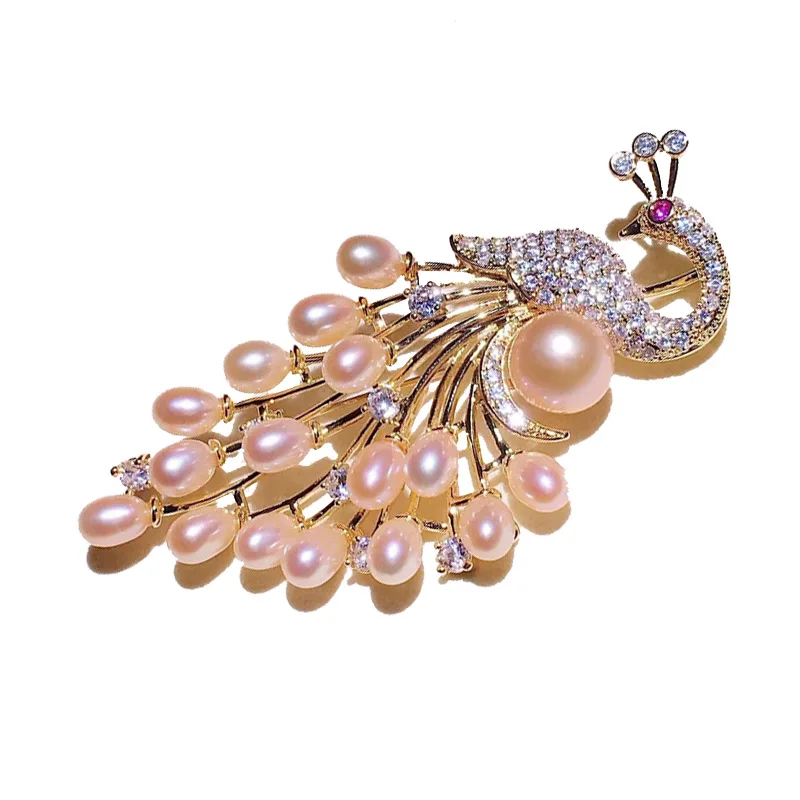Брошь из натурального пресноводного жемчуга с инкрустацией розового золота 585