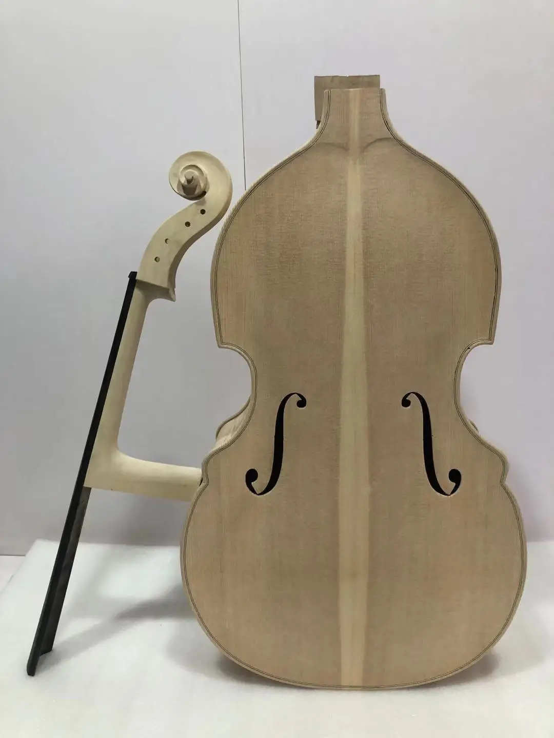 

4 / 4-heteromorphic cello, uncolor panel, spruce, rear maple, with ebony finger board