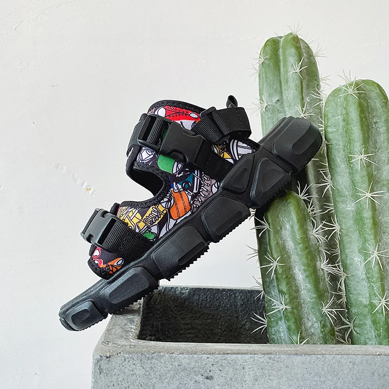 

Graffiti Summer Men Shoes Sandals Fashion Men Beach Sandals Outdoor Casual Shoe Man Non-slip Slide-sandals 2021 New