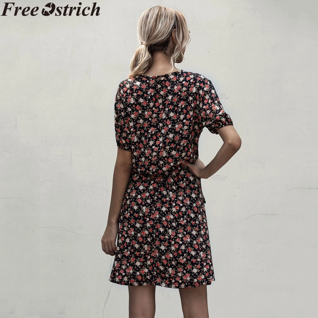 Женское платье с высокой талией офисное коротким рукавом и цветочным принтом