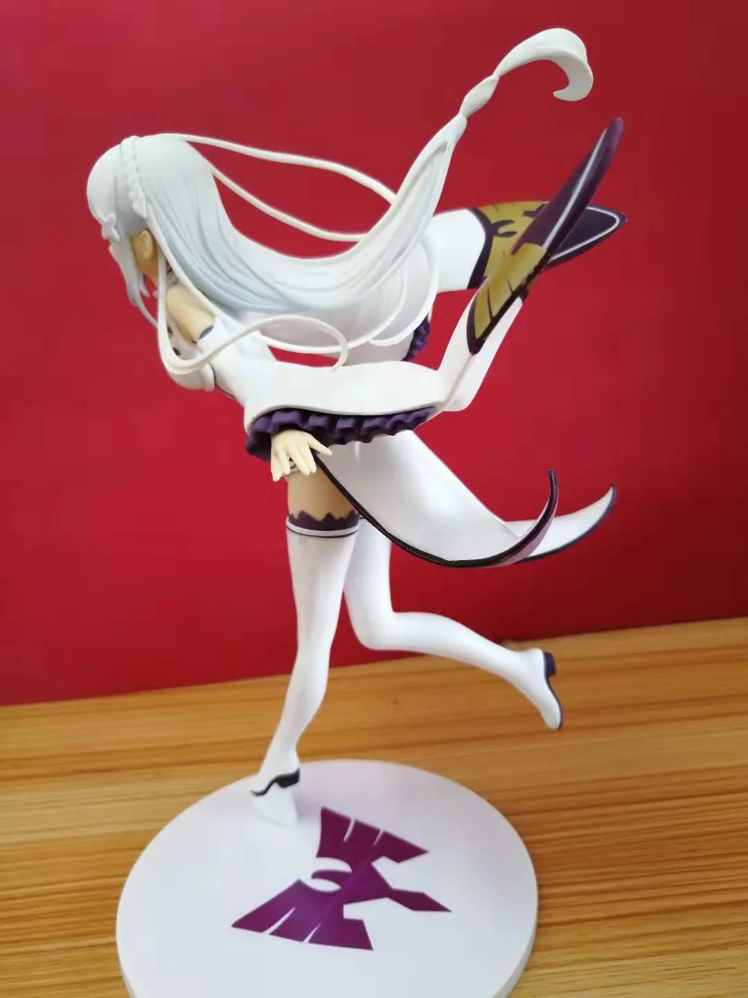 

Re : Life in a different world from zero Dancing Emilia Action Figure figura D30